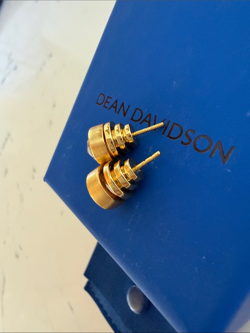 Dean Davidson Signature Midi Knockout Studs Color Gold Iridescent Pearl - Picture 5 of 9